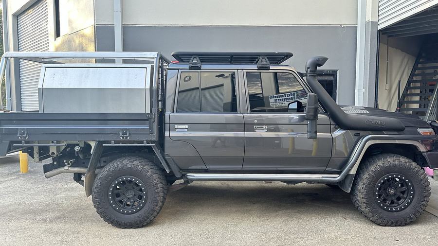 Canvas ute canopy on a four wheel drive